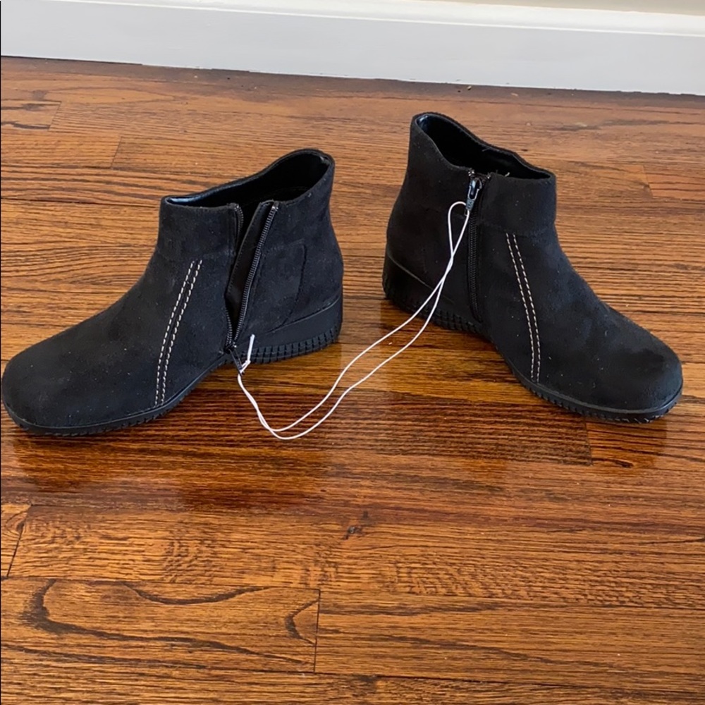 Basic Editions Black Boots - Size 8.5W 8.5 Wide W